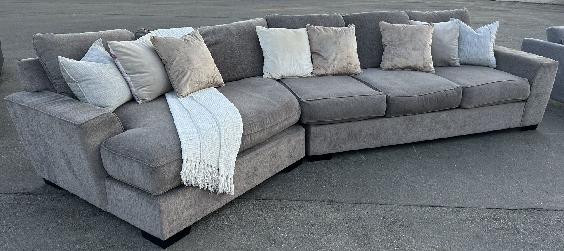 Modern Custom Sectional Couch - Comfort & Stylish ✨ - Delivery Available 🚚