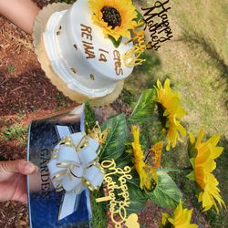 I make a personalized cake for Mother's Day, homemade and floral arrangements, if you are interested, I can deliver to your home in the Deland area, a