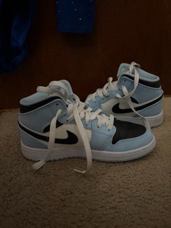 Nike Air Jordan 1 Mid Sneakers