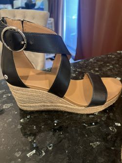 Ugg sandals Size 9