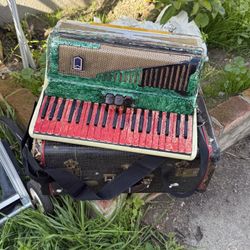 Italian Piano Accordion. 🪗 