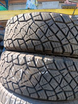 Vendo 2 Llantas Usadas 235  35 15 L T 98 devida