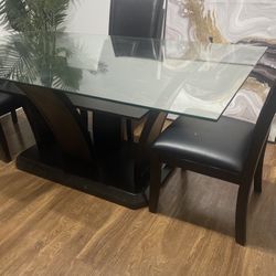 Black Glass Dinning Piece 4 Chairs