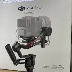 DJI RS 4 Pro Gimbal Stabilizer Combo
