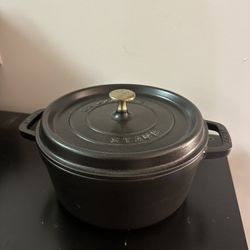 Staub Cast Iron Dutch Oven - 4 Qt - Black Matte