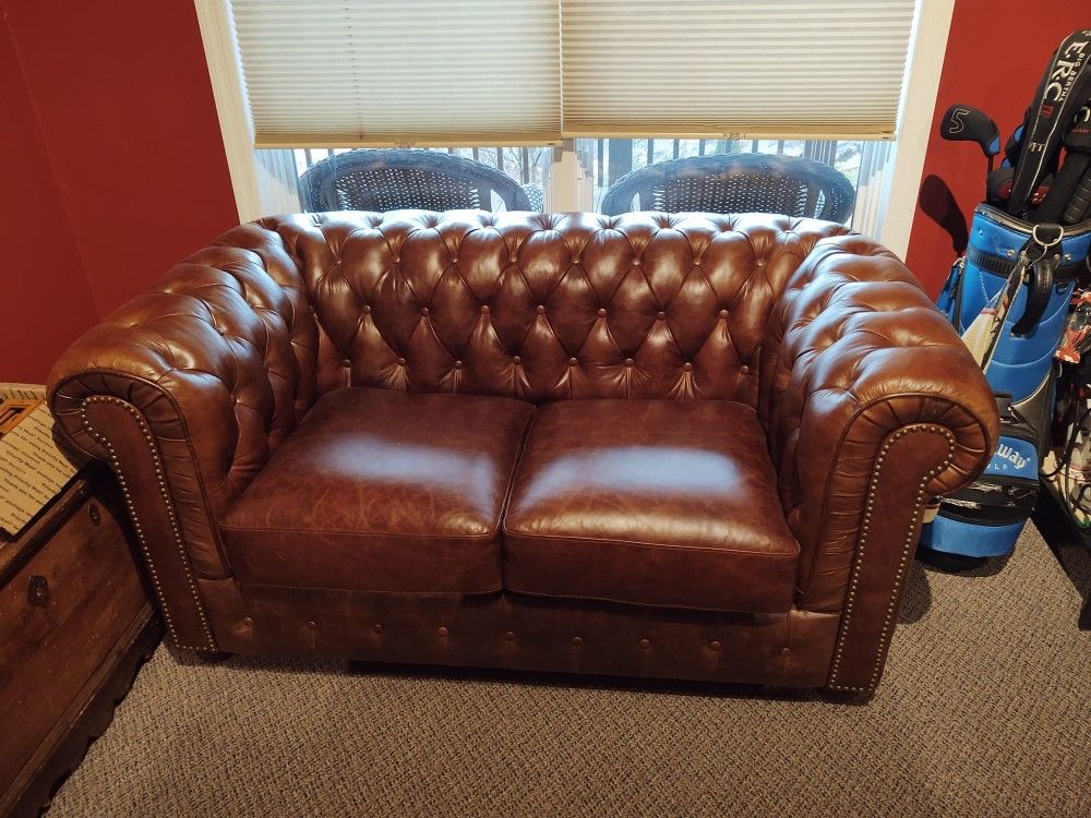 Genuine Winchester Old English Couch