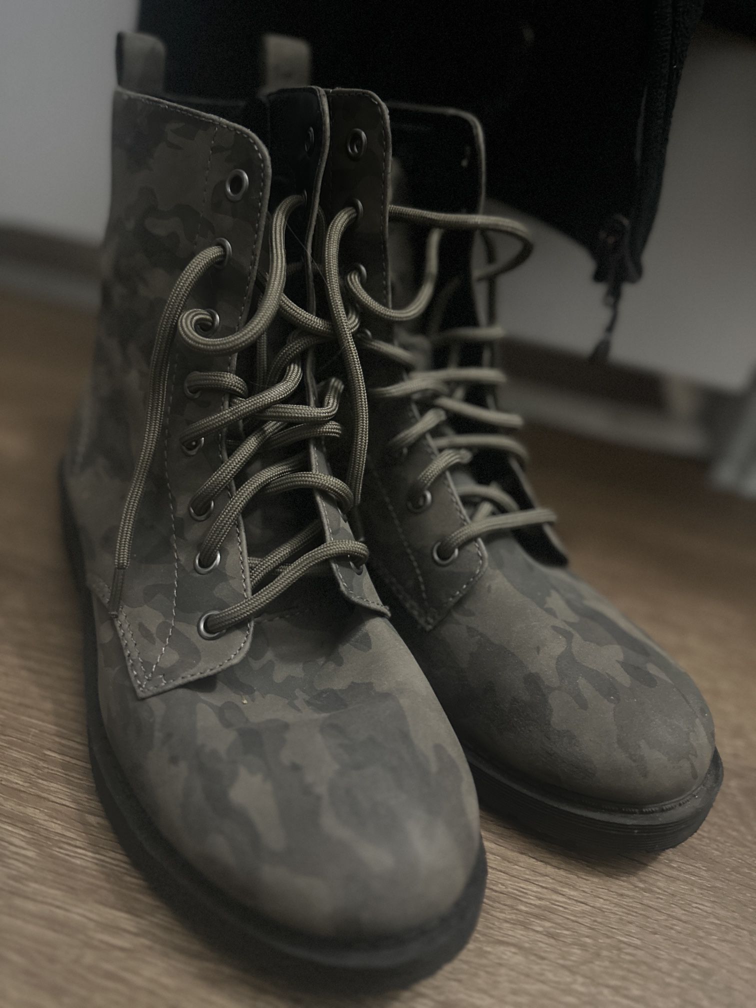 Women’s Camo combat Boots Size 9