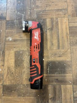 Milwaukee M12 Multi-Tool Inalámbrica 12V