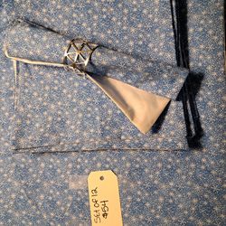 Set of matching placements and napkins