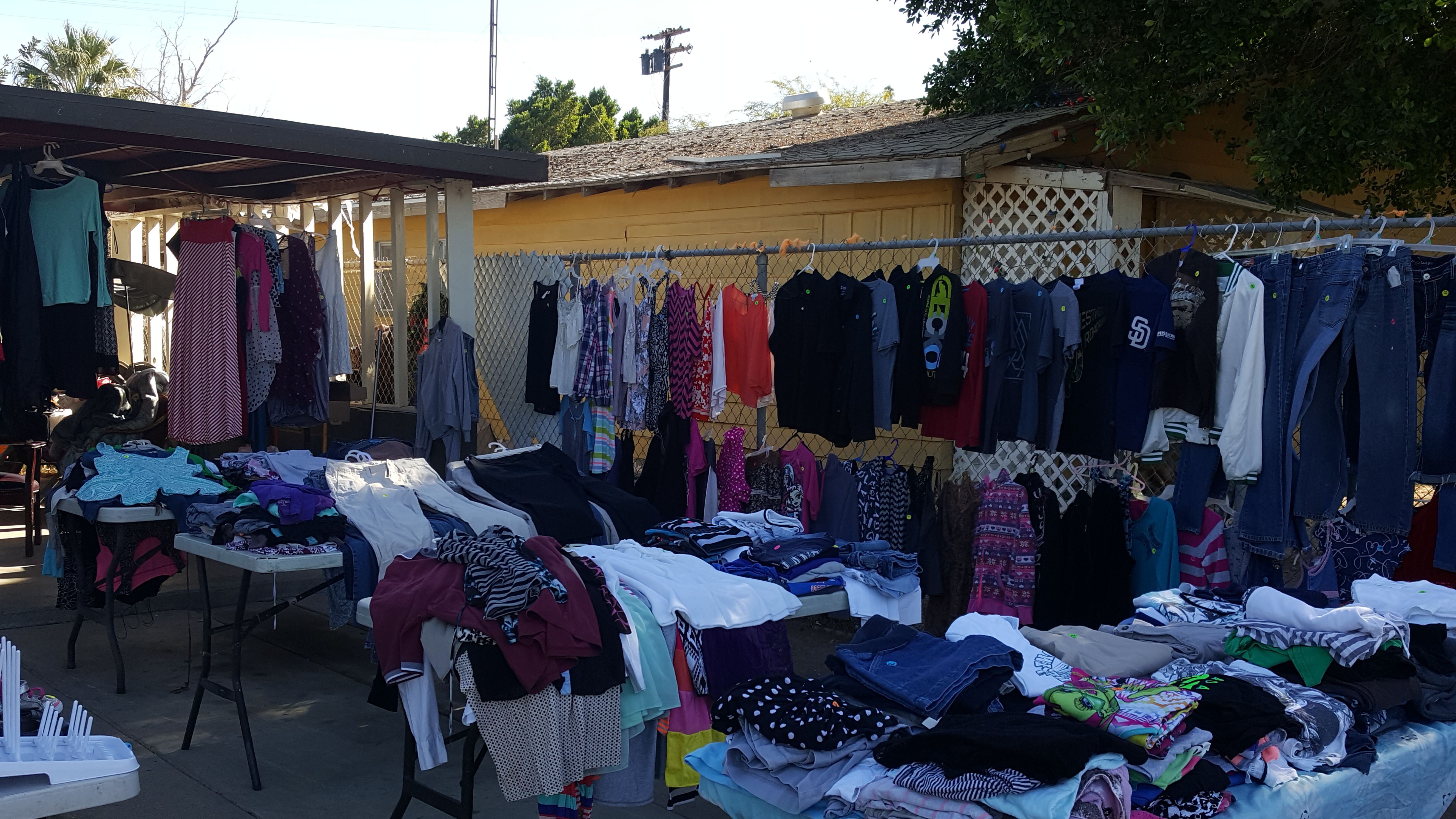 Yard sale (clothes,shoes,baby items,etc)