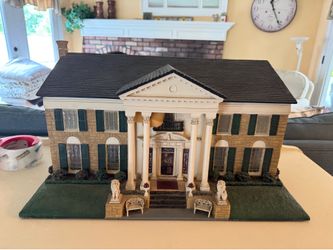 Elvis Presley Graceland mansion Hawthorne village