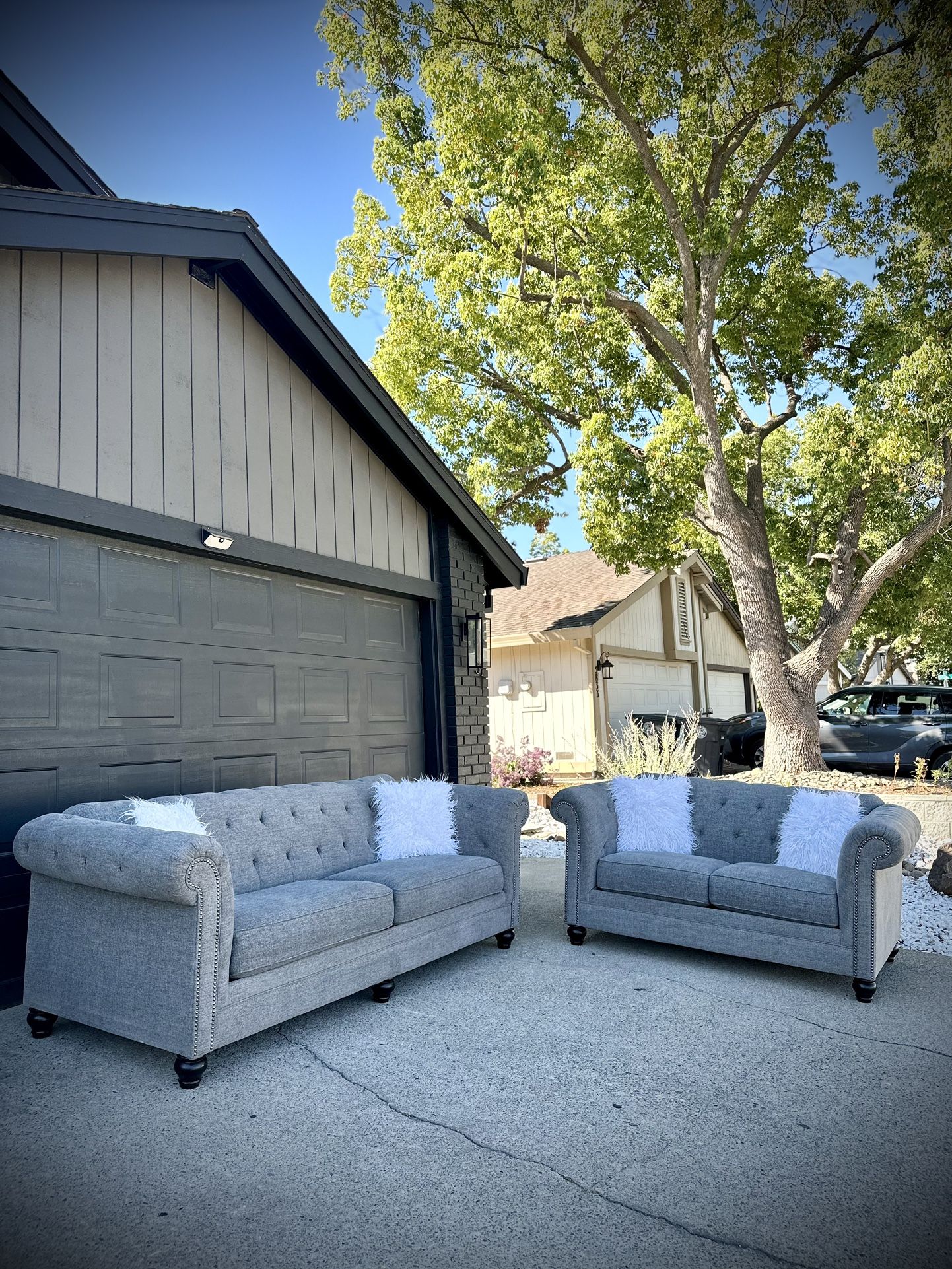 FREE DELIVERY π» Beautiful Grey Ashley Furniture Chesterfield Sofa/Loveseat Set