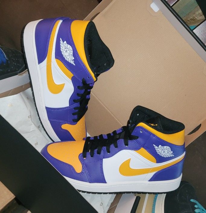 💎Jordan 1 Retro Mid "Lakers" !💎 Size 10.5 Men! $80 OBO!