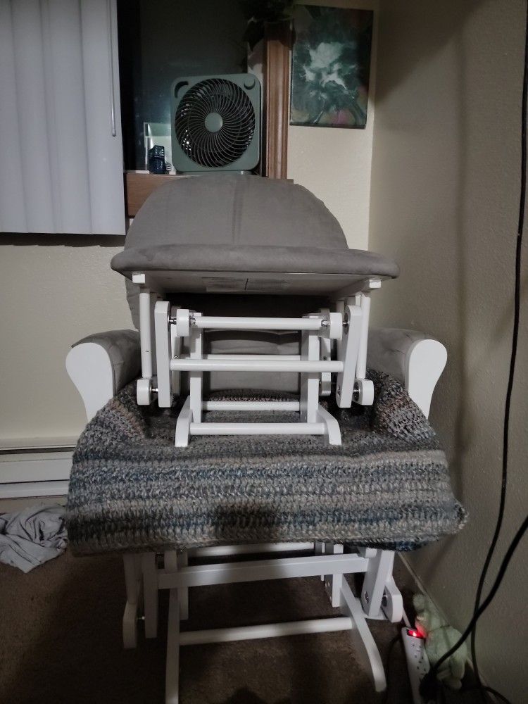Nursing Chair And Ottoman