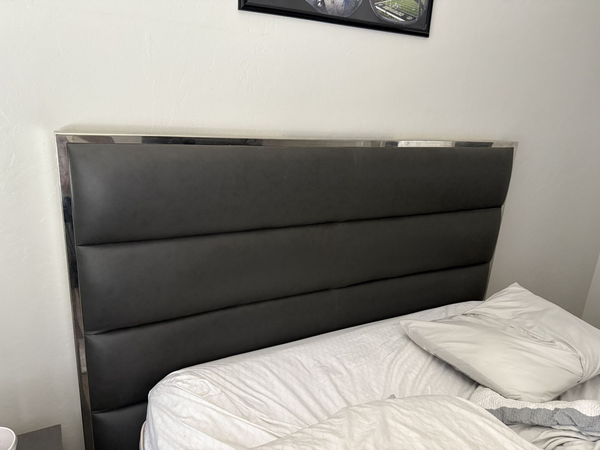 Queen Bed No Box Springs Or Mattress 