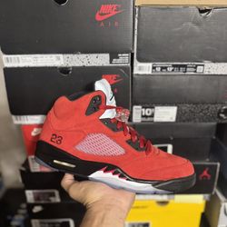 Jordan Raging Bull 5s size 10.5 VNDS 