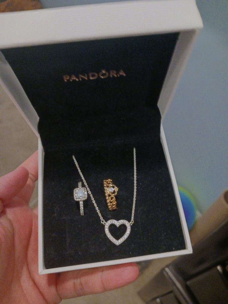 BRAND NEW PANDORA SET ......πππ