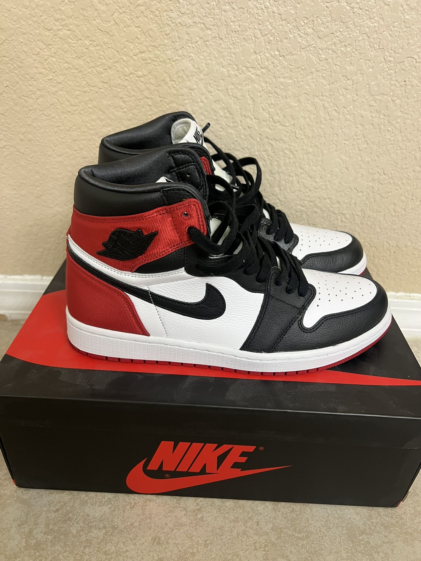 Air Jordan 1 Retro High 'Satin Black Toe' Size 11 Women’s / 9.5 Men’s  Has the original box  Worn 2x, Like new condition!