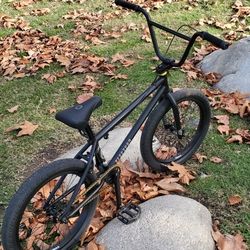 Parting Out 2021 Flybike Electron or Full Bmx Price Asking $250 Firm on Price, Retails for $480