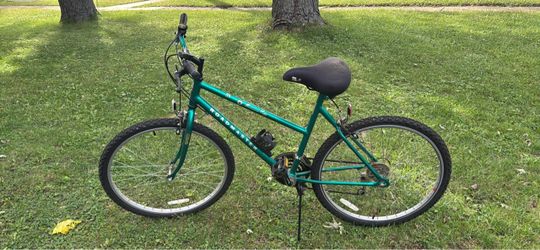 Roadmaster Maximum Edge 26” Hybrid/Mountain Bike