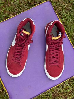 9.5 Nikes