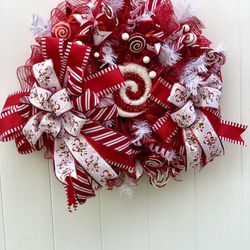 Christmas peppermint wreath | Christmas peppermint decor | Christmas Wreath | Christmas Decorations
