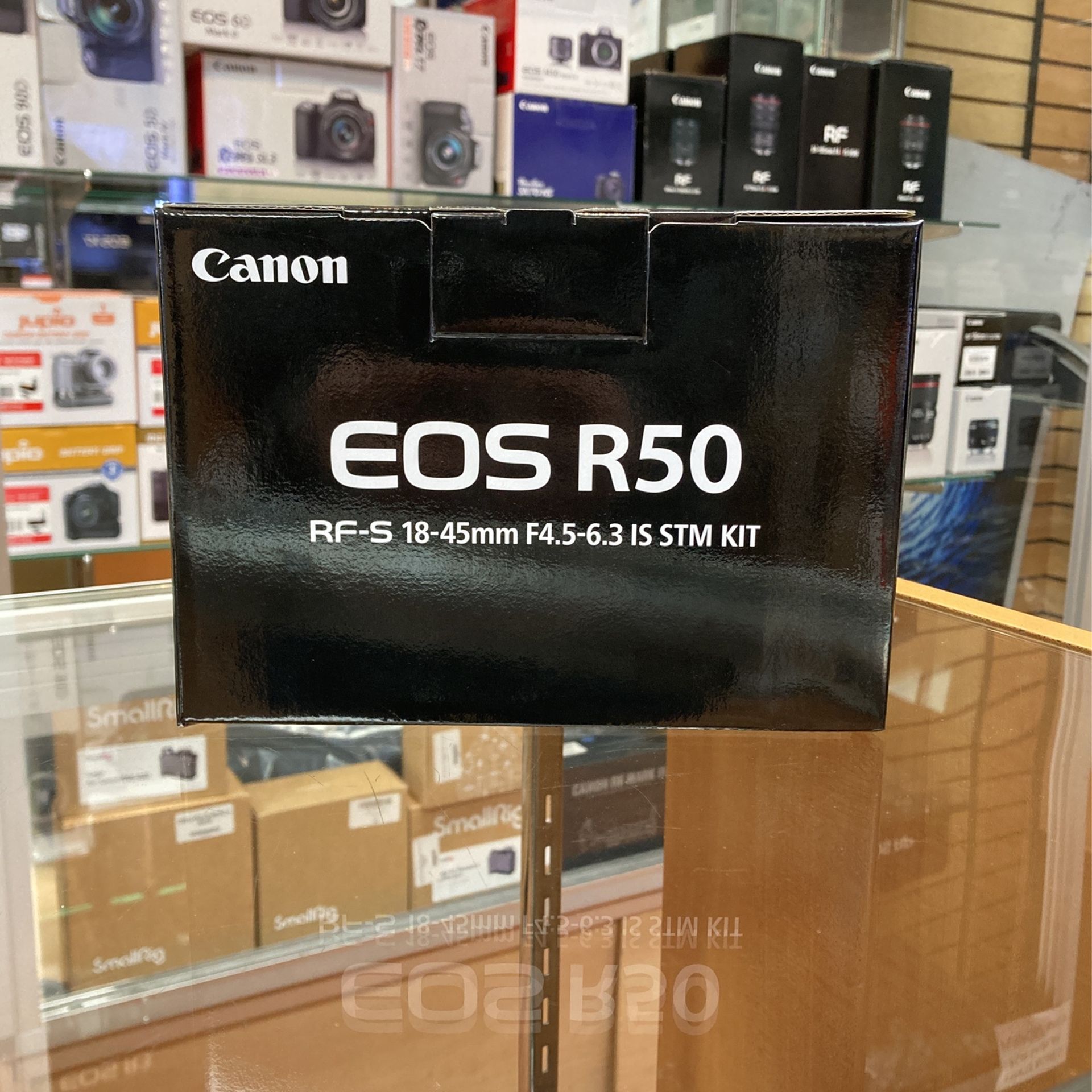 Canon EOS R50 w/ RF-S 18-45mm  F4.5-6.3 IS STM Kit 