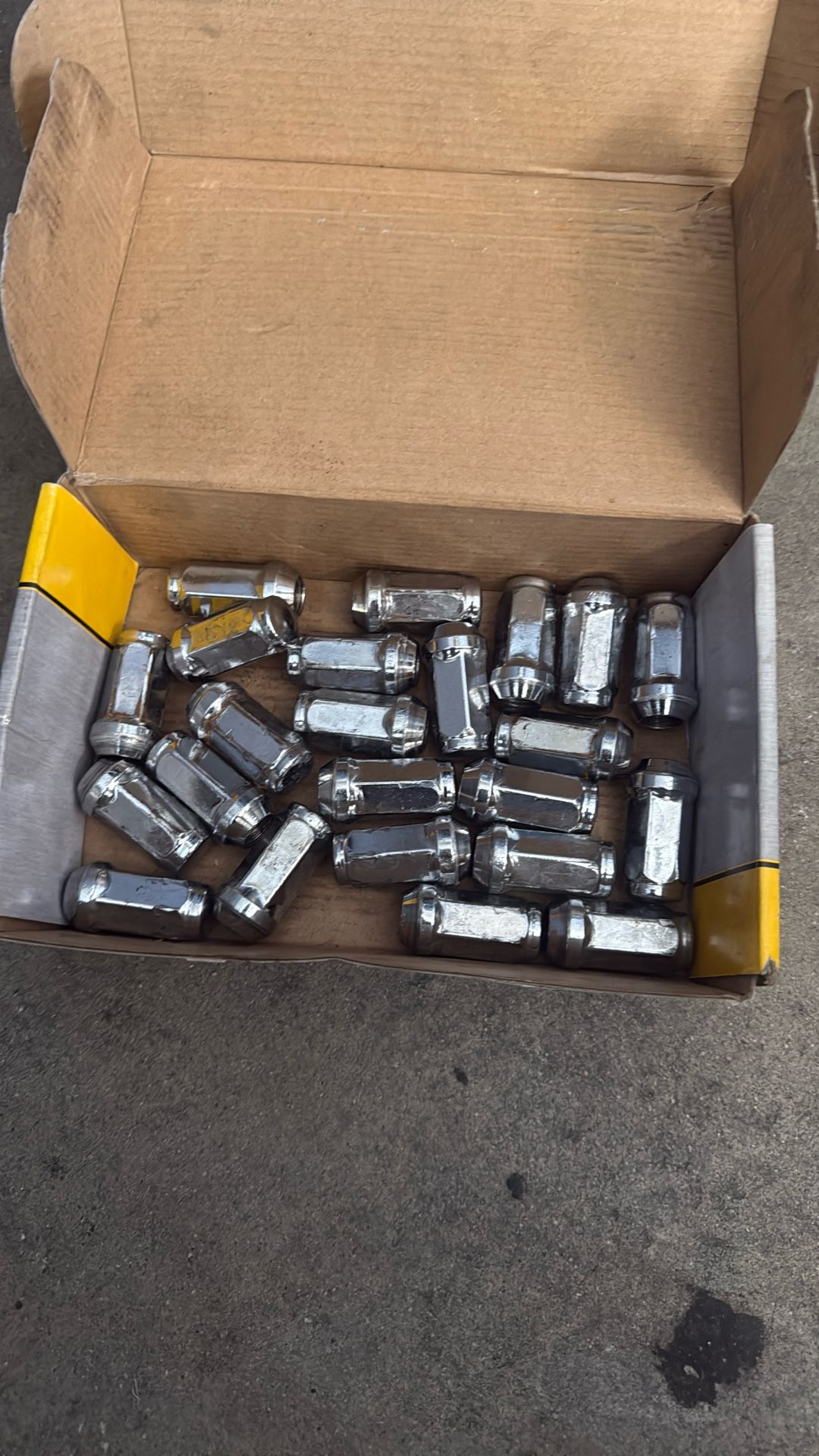 14x1.5 lug nuts