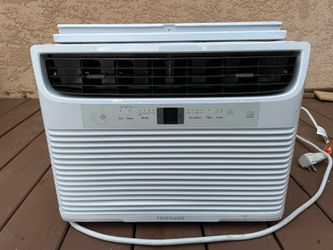 Frigidaire 10,000 BTU Window Air Conditioner + Remote - Clean & Works Great