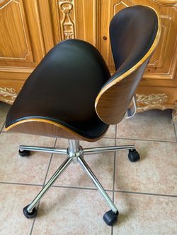 Ultra modern desk chair