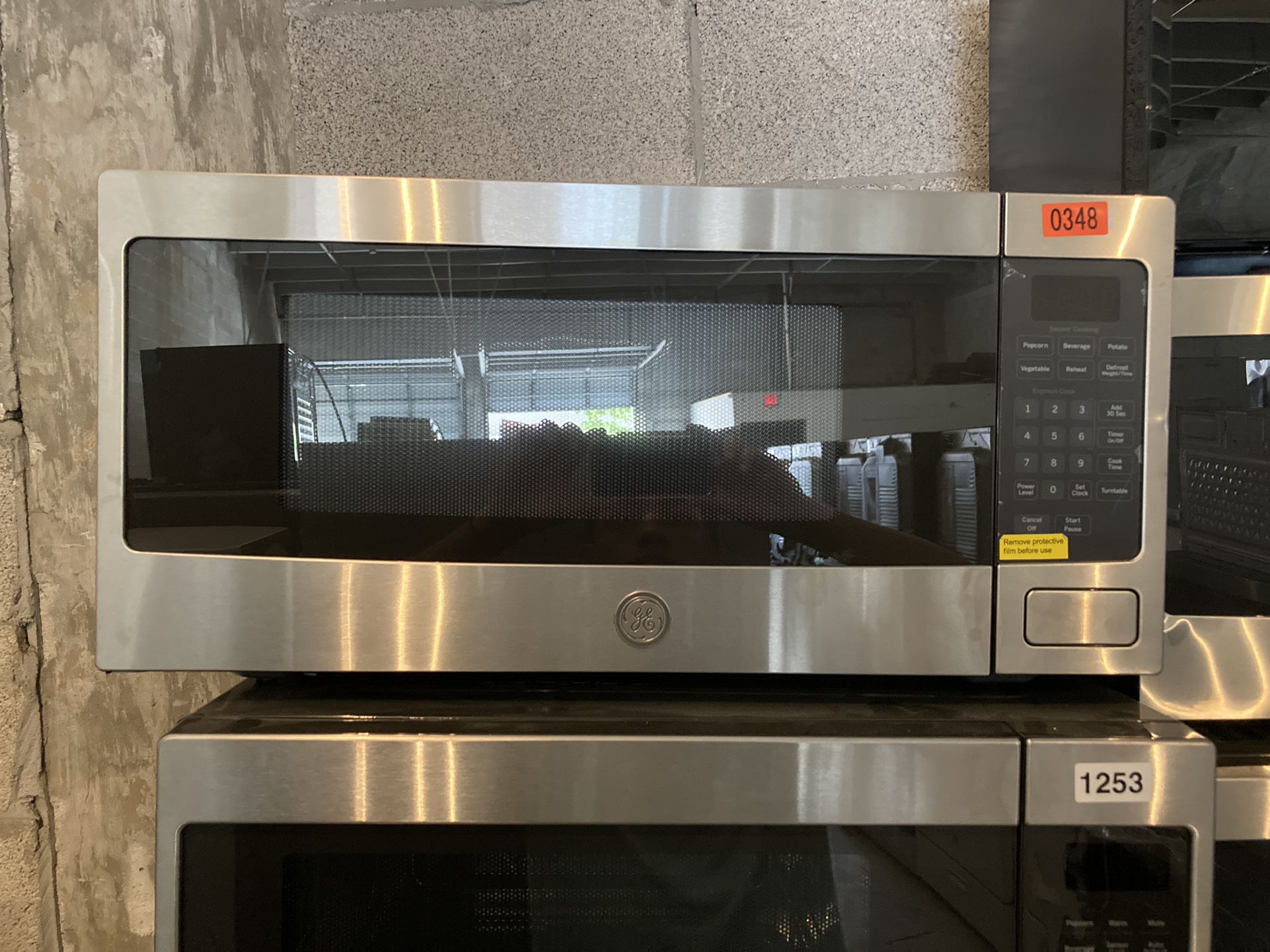 GE 24” - 1.6 Cu. Ft. Microwave with Sensor Cooking - Stainless steel $125