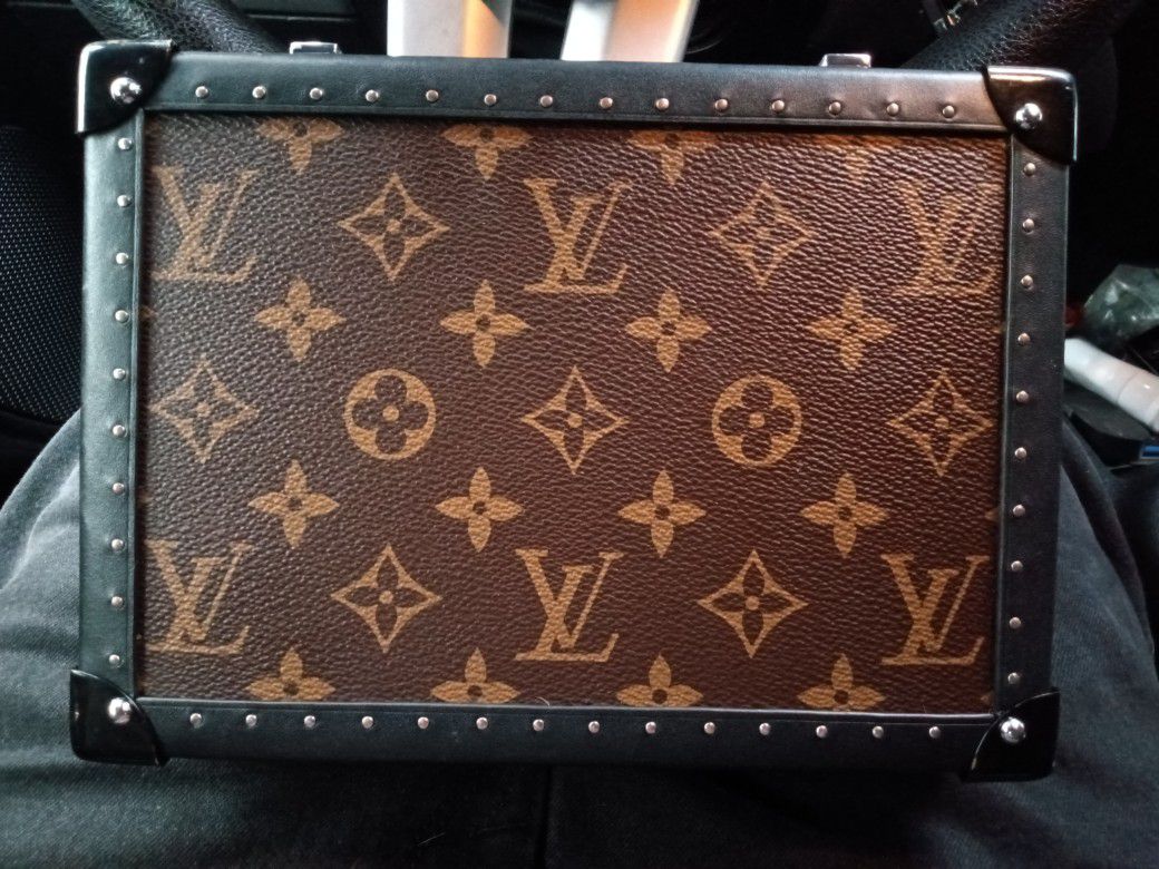 Louis Vuitton Box Clutch 