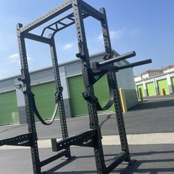 VULCAN Power Cage LIKE NEW With All Accessories Included GREAT FOR AT HOME WEIGHTS GYM .