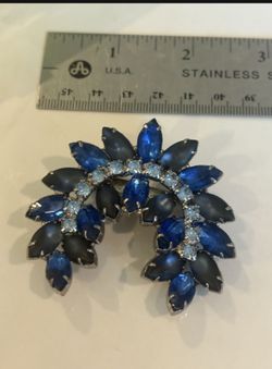 Vintage Sapphire Blue Crystal Pin Brooch