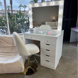 Glamorous Beauty Makeup Vanities 
