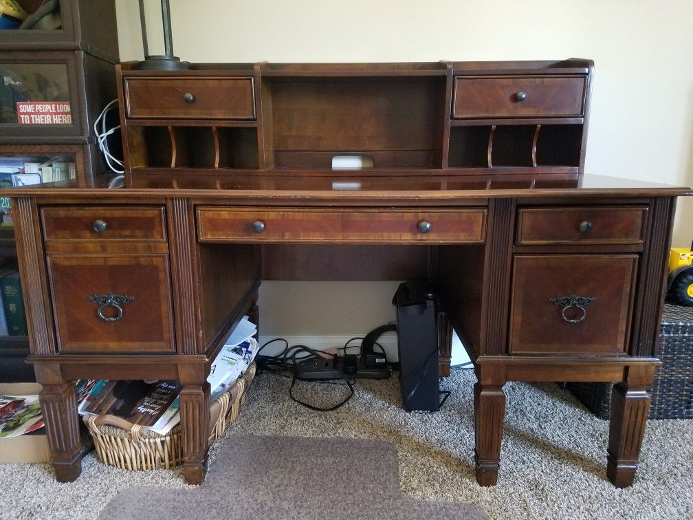 Ashley Furniture Hamlyn Credenza, Desk and Hutch