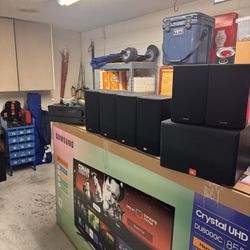 Powerful And High Quality Sound Sistem (6 Studio Speakers )