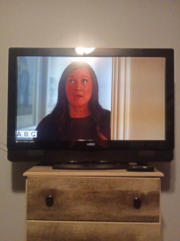 Vizio 42 In TV With Attached Sound Bar