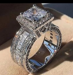 beautuful engagement ring