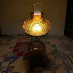 1940s Antique Fenton Amber Glass 4-Sided Cherub Angels Lamp Bronze Base Hurricane