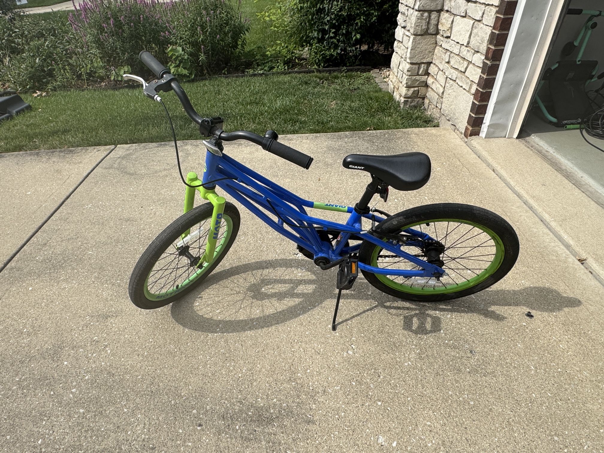 GIANT 17 Inch Bike Needs A Tune Up