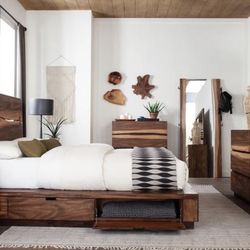 Winslow Smokey Walnut/Coffee Bean Storage Platform Bedroom Set