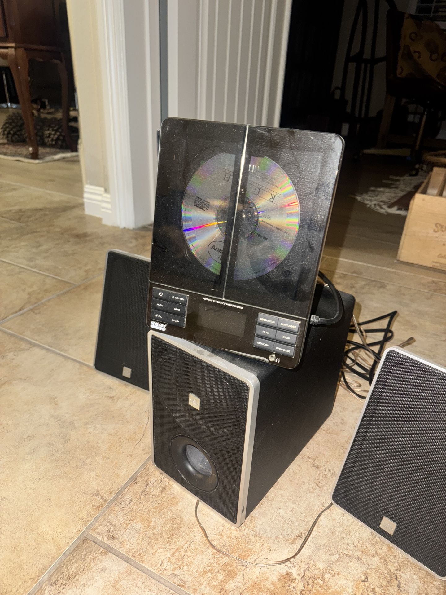 Pre owned Vertical Cd / MP3 Micro System NXT Player Speakers
