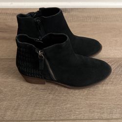 Brand New, Never Worn Size 6 Kensie Booties