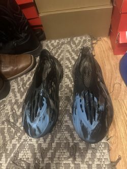 Men’s Yeezy Foamrunner