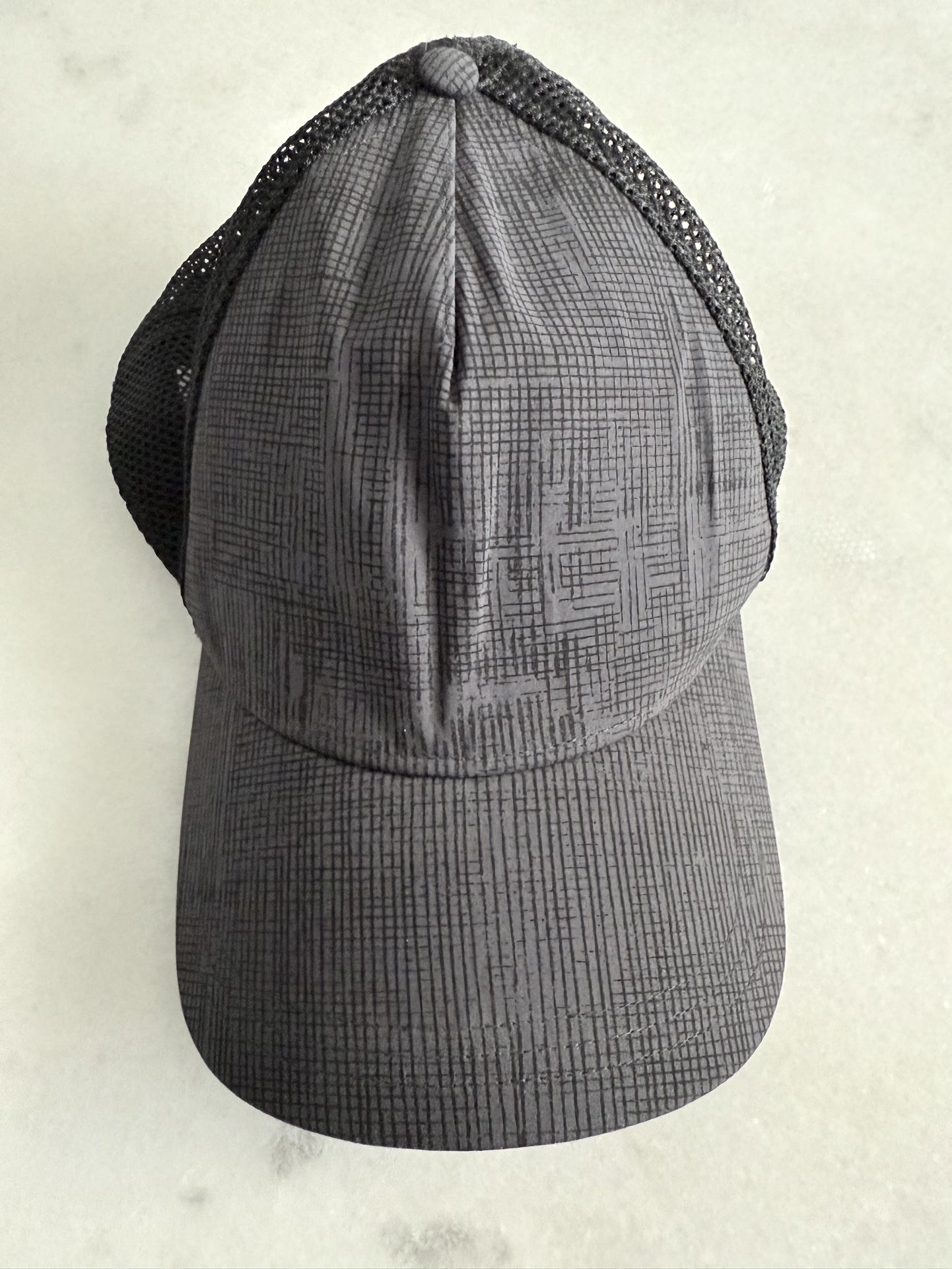Lululemon unisex black/gray mesh hat good
