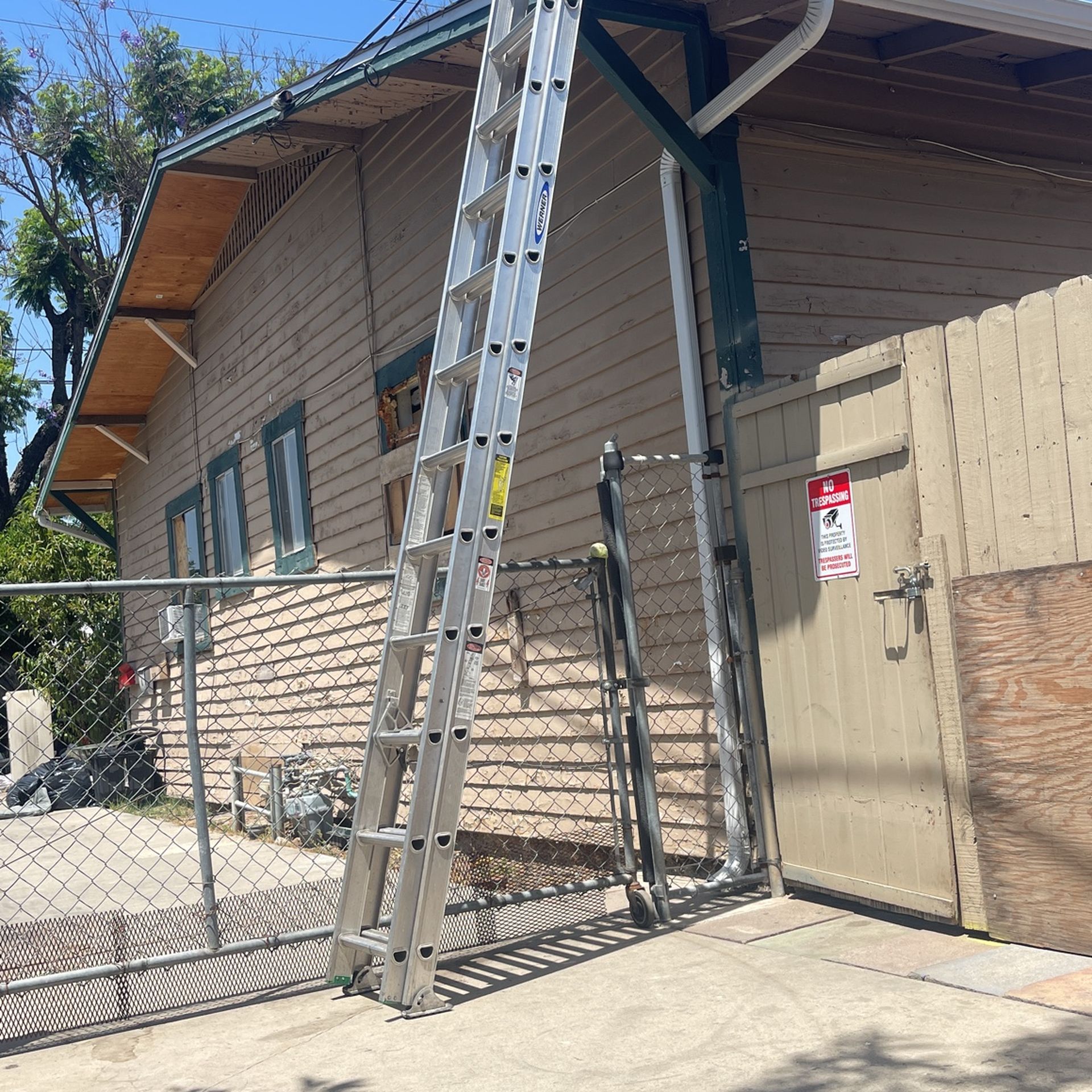 Ladder 🪜 24-Foot High