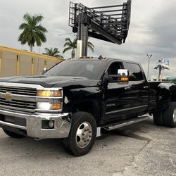 2015 Chevy Silverado 3500 Dually Diésel 4x4 