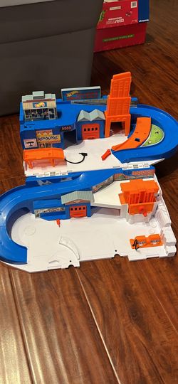 Hot Wheels Sto & Go garage