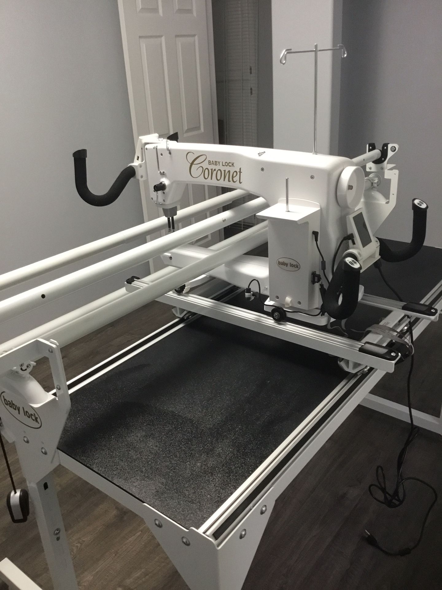 Baby Loch Coronet Long Arm Quilting Machine W/ 5 Foot Coronet Frame And Bobbin Winder